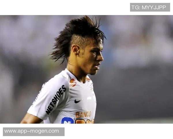 内马尔重返桑托斯训练状态良好下轮联赛出场机会增大